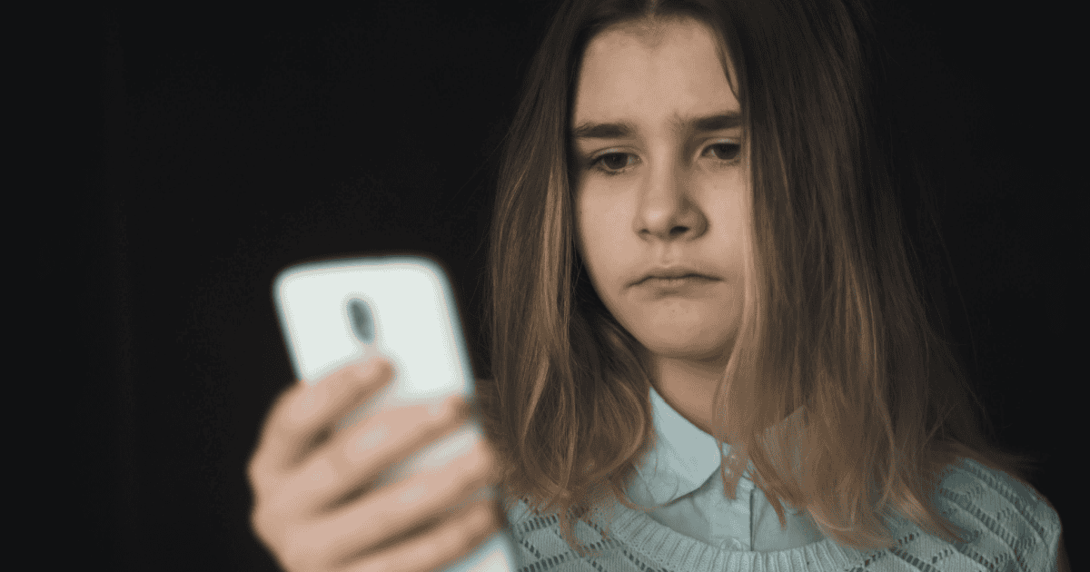 Linie hrabstwa atakują wrażliwe dzieci w trybie offline i online
