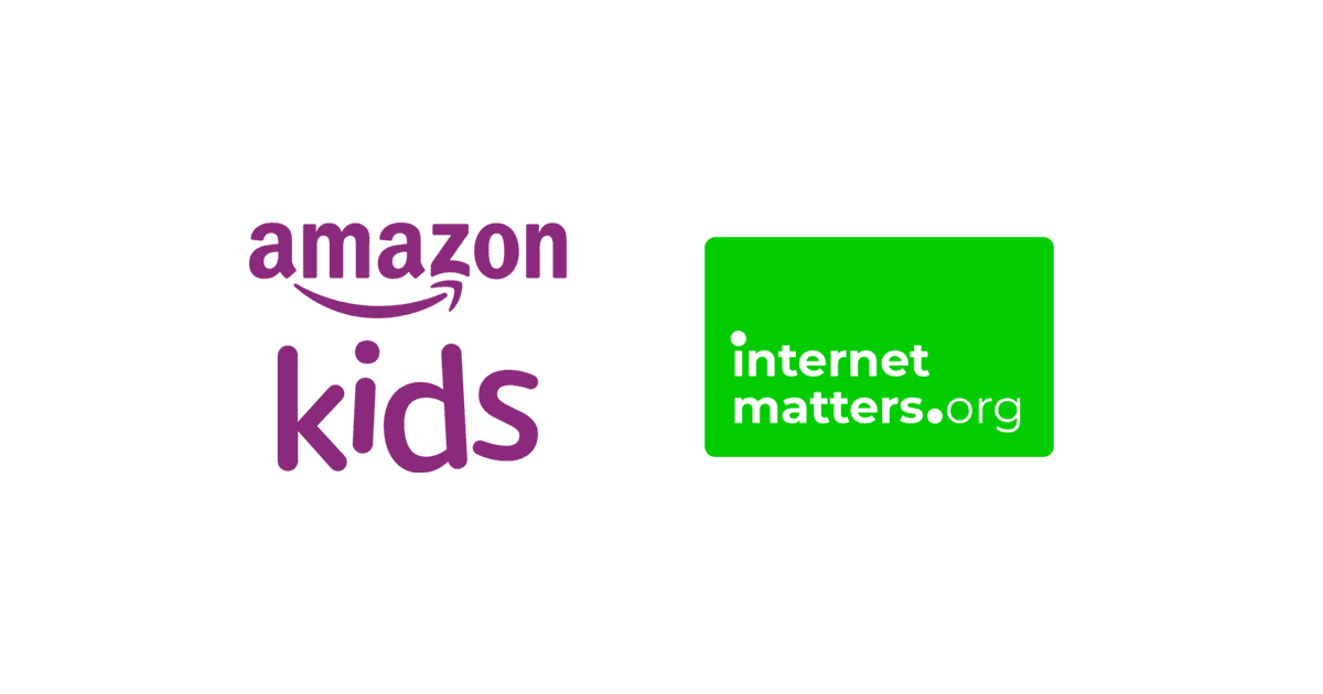 Il logo Amazon Kids e il logo Internet Matters su sfondo bianco.