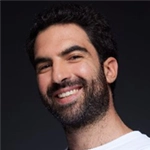 Foto da cabeça de Sacha Lazimi, CEO e cofundador do aplicativo de rede social Yubo.